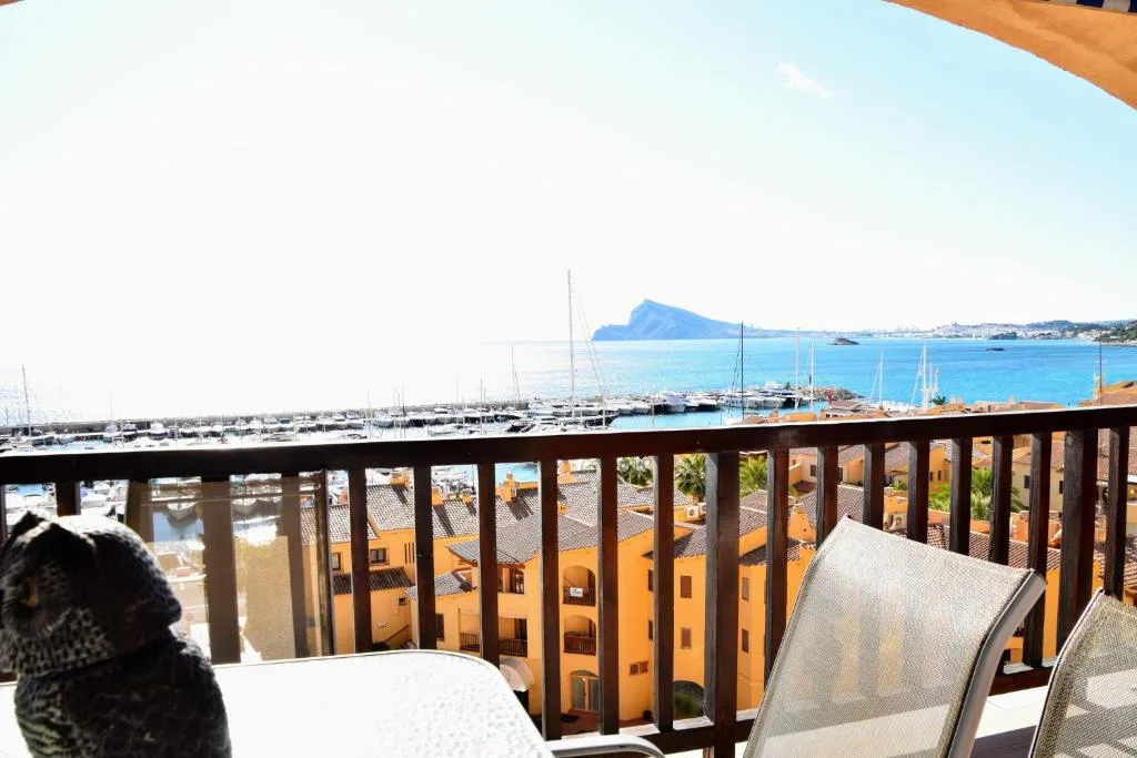 Sunny Escape by the Sea & Yacht Club