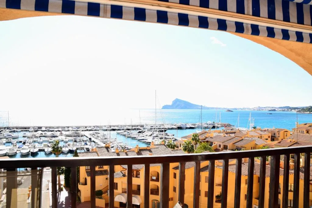 Sunny Escape by the Sea & Yacht Club