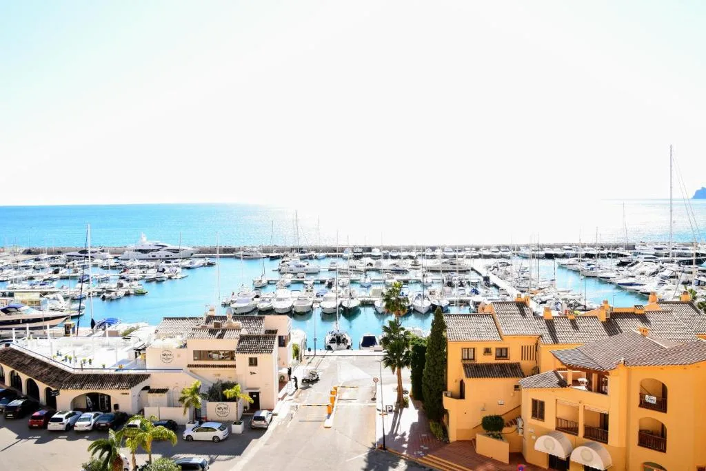 Sunny Escape by the Sea & Yacht Club