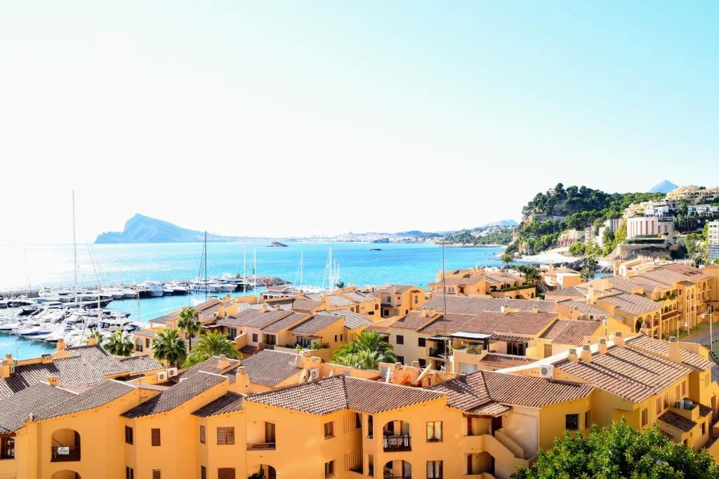 Sunny Escape by the Sea & Yacht Club