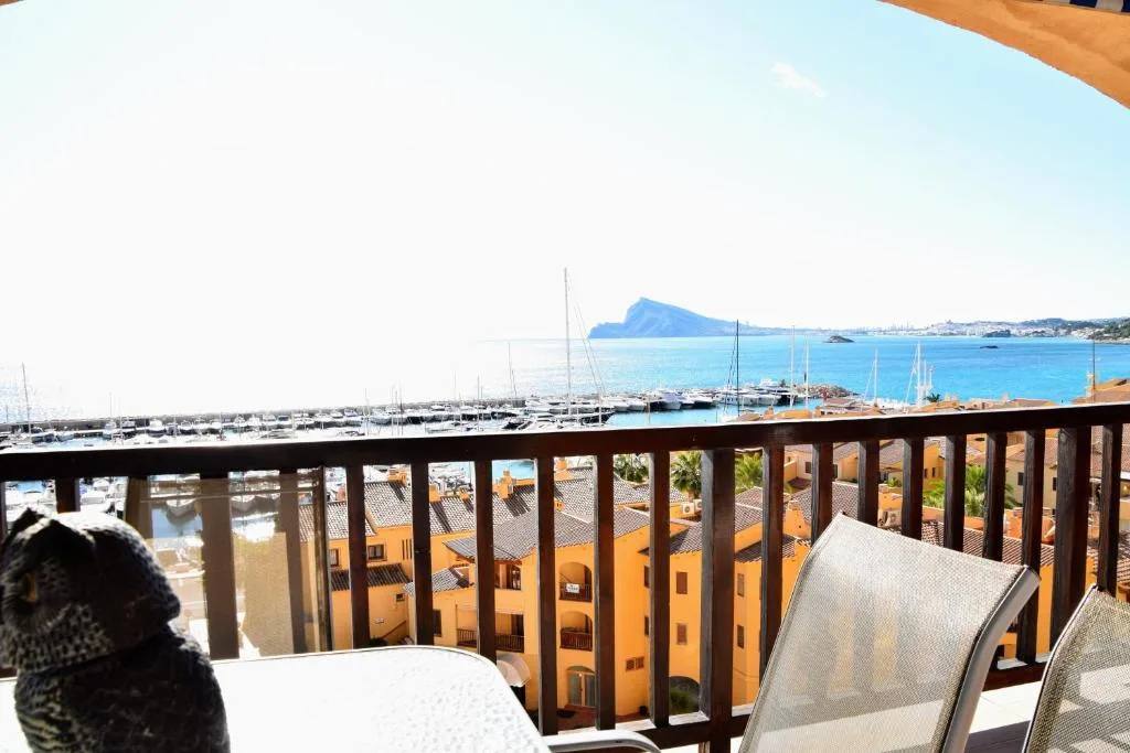 Sunny Escape by the Sea & Yacht Club