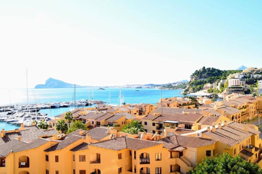 Sunny Escape by the Sea & Yacht Club